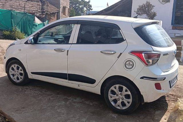 Hyundai Grand i10 CRDi Magna Second-hand 2014 Hyundai Grand i10 CRDi Magna for sale in Narsinghpur