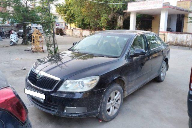 Skoda Laura Ambiente 2.0 TDI CR MT Second-hand 2013 Skoda Laura Ambiente 2.0 TDI CR MT for sale in Rajsamand