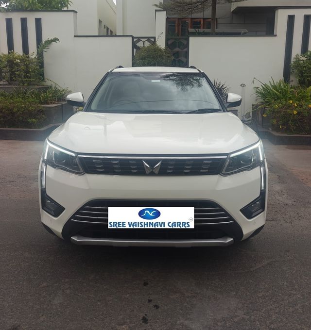 Mahindra XUV300 W8 Opt AMT Diesel Second-hand 2023 Mahindra XUV300 W8 Opt AMT Diesel for sale in Coimbatore