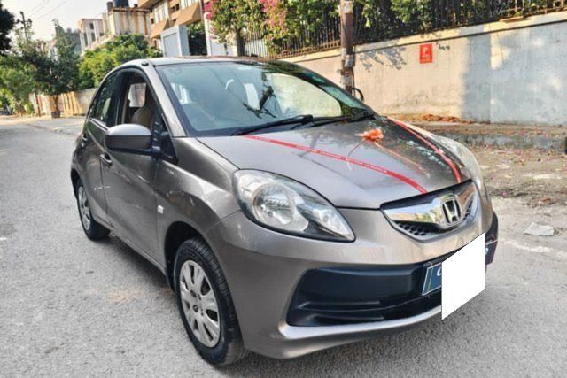 Second-hand 2013 Honda Brio S MT for sale in Noida