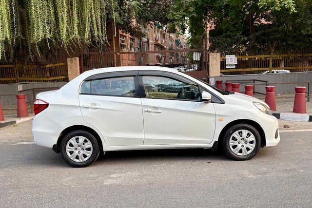Honda Amaze S i-VTEC Second-hand 2017 Honda Amaze S i-VTEC for sale in New Delhi