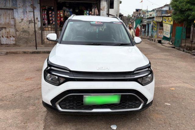 Kia Carens Prestige Second-hand 2023 Kia Carens Prestige for sale in Khargone