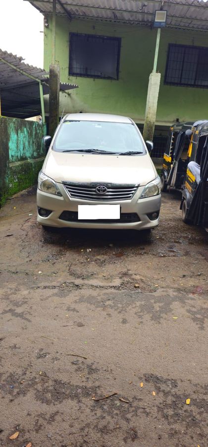 2012 Toyota Innova 2.0 V Petrol 8-seater