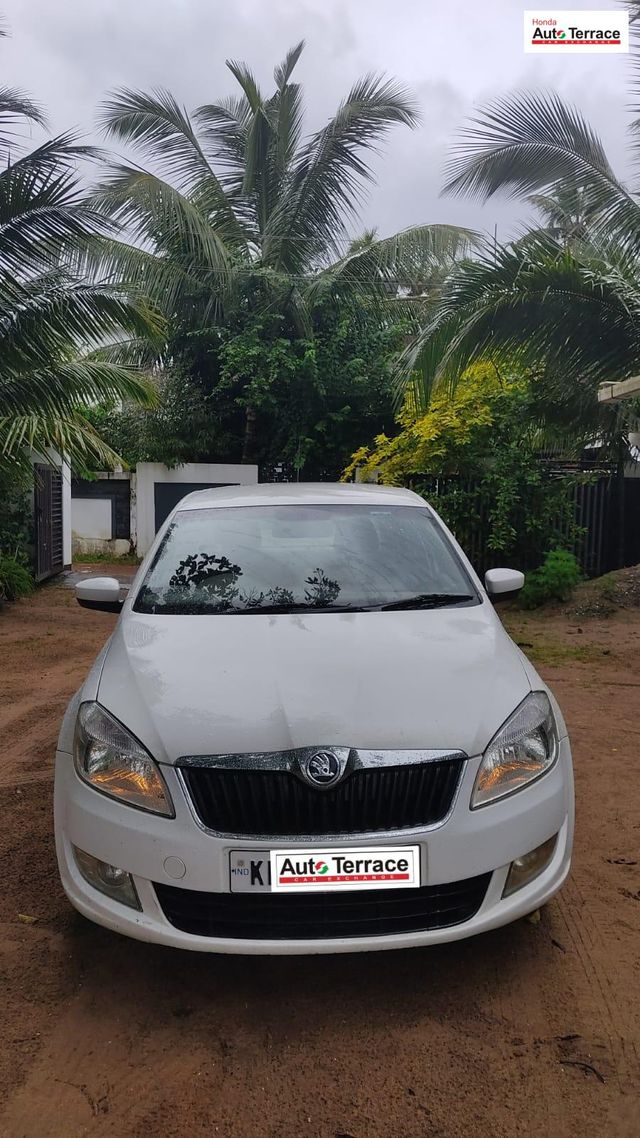 Skoda Rapid 1.6 TDI Elegance Second-hand 2012 Skoda Rapid 1.6 TDI Elegance for sale in Thrissur
