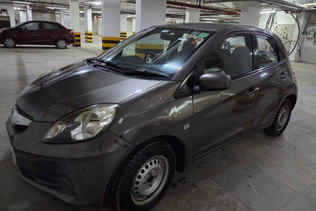 Second-hand 2013 Honda Brio E MT for sale in Gandhinagar