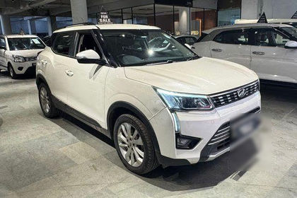 2021 Mahindra XUV300 W8 Option Dual Tone BSVI