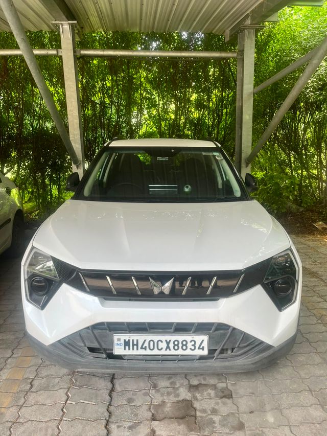 Mahindra XUV 3XO AX5 AT Second-hand 2025 Mahindra XUV 3XO AX5 AT for sale in Mumbai