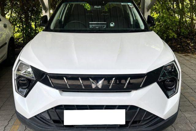 Mahindra XUV 3XO AX5 AT Second-hand 2025 Mahindra XUV 3XO AX5 AT for sale in Mumbai
