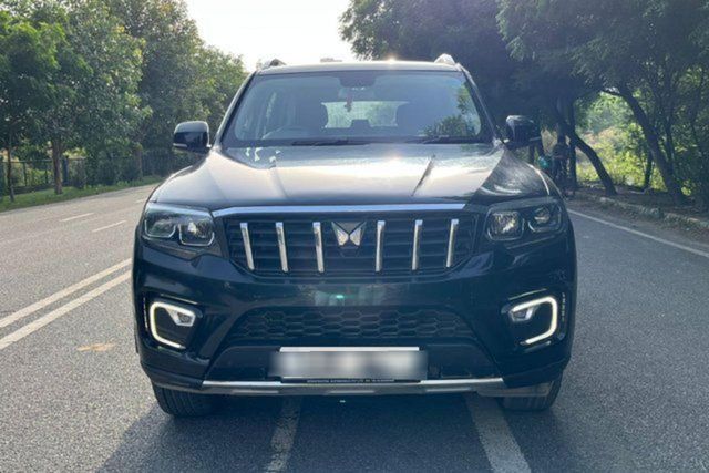 Mahindra Scorpio N Z8 AT Second-hand 2025 Mahindra Scorpio N Z8 AT for sale in Noida