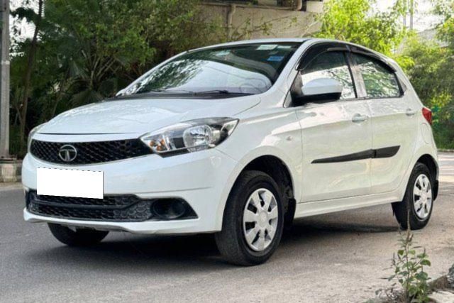 Tata Tiago 1.2 Revotron XE Second-hand 2016 Tata Tiago 1.2 Revotron XE for sale in New Delhi