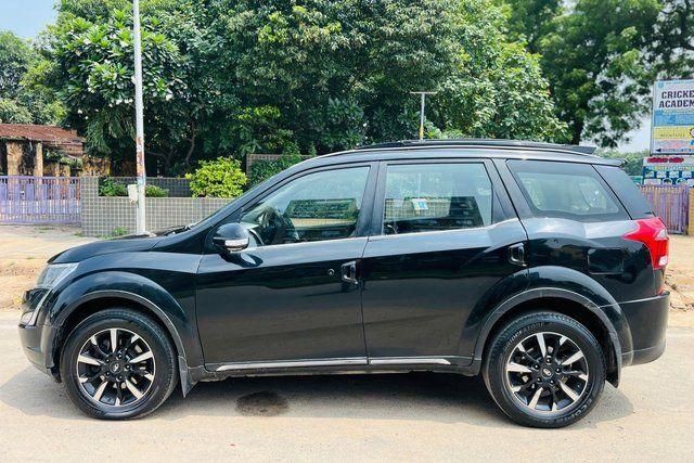 Mahindra XUV500 W11 BSIV Second-hand 2019 Mahindra XUV500 W11 BSIV for sale in Ahmedabad