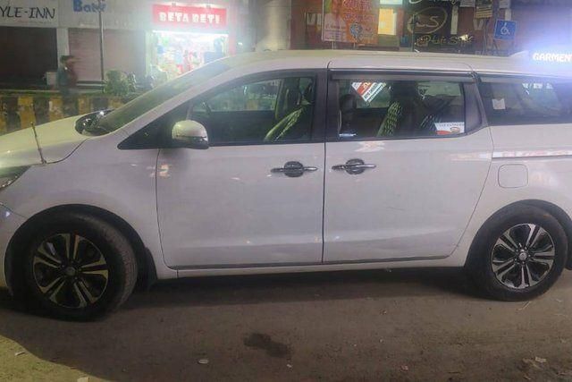 Kia Carnival Premium Second-hand 2021 Kia Carnival Premium for sale in Bareilly