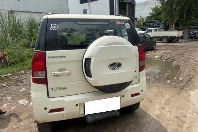Mahindra TUV 300 mHAWK100 T8 Second-hand 2018 Mahindra TUV 300 mHAWK100 T8 for sale in Gautam Buddha Nagar