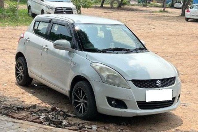 Second-hand 2013 Maruti Suzuki Swift VXI for sale in Chandigarh