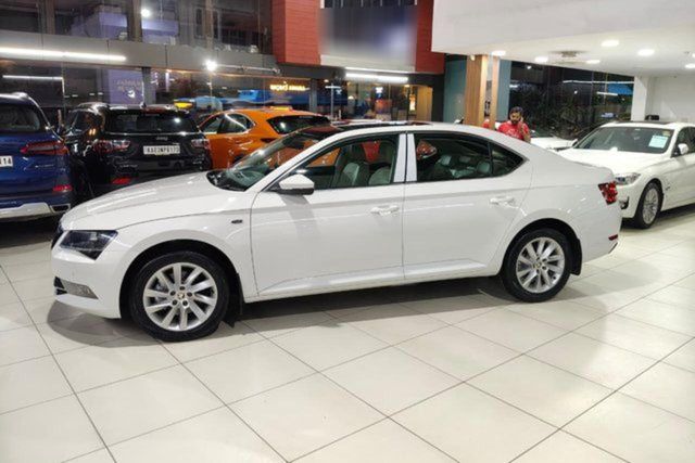 Skoda Superb LK 1.8 TSI AT Second-hand 2017 Skoda Superb LK 1.8 TSI AT for sale in Bangalore