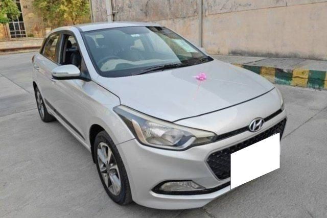 Hyundai i20 Asta 1.2 Second-hand 2015 Hyundai i20 Asta 1.2 for sale in Noida