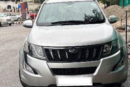 2018 Mahindra XUV500 R W10 FWD