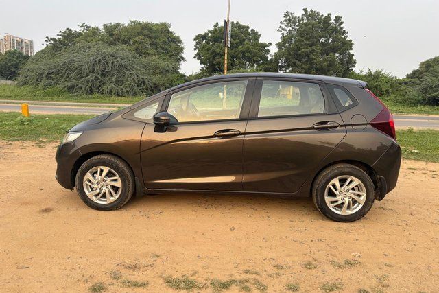 Honda Jazz 1.2 V AT i VTEC Second-hand 2016 Honda Jazz 1.2 V AT i VTEC for sale in Ahmedabad
