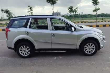 2017 Mahindra XUV500 AT W10 FWD