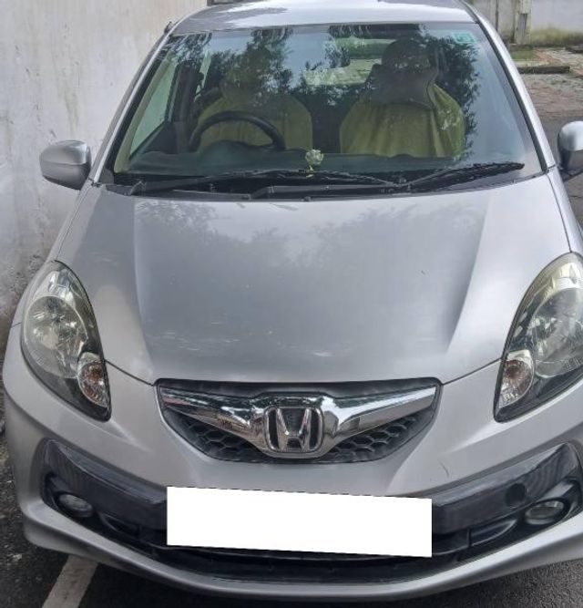 Second-hand 2012 Honda Brio V MT for sale in Lucknow