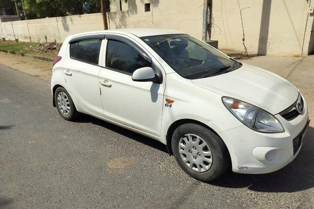 Second-hand 2011 Hyundai i20 1.2 Magna for sale in Ahmedabad