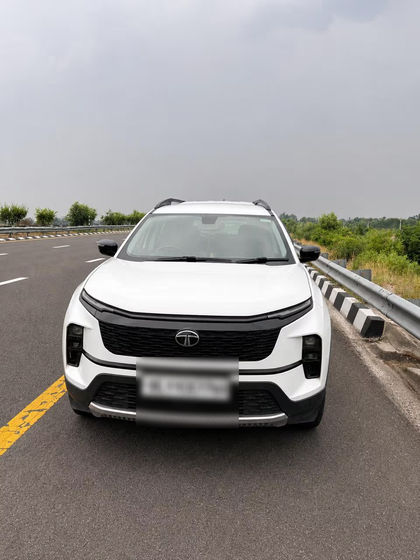 2024 Tata Safari प्योर प्लस