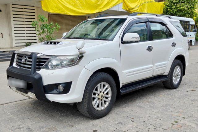 Second-hand 2012 Toyota Fortuner 4x2 Manual for sale in Ahmedabad