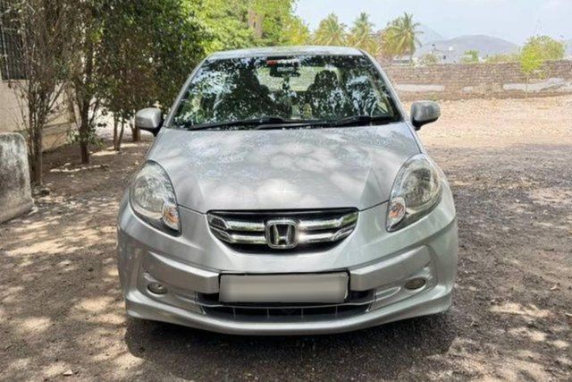 Second-hand 2013 Honda Amaze VX i-Vtech for sale in Junagadh