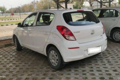 2013 Hyundai i20 मैग्ना