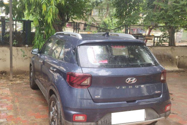 Hyundai Venue SX Plus Turbo DCT Second-hand 2020 Hyundai Venue SX Plus Turbo DCT for sale in Ahmedabad