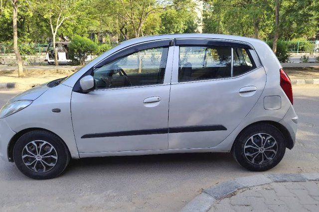Hyundai i10 Magna Second-hand 2012 Hyundai i10 Magna for sale in New Delhi
