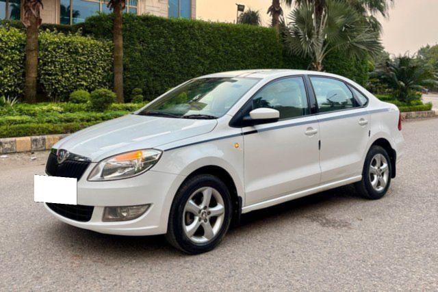 Second-hand 2014 Skoda Rapid 1.6 MPI AT Ambition Plus for sale in New Delhi