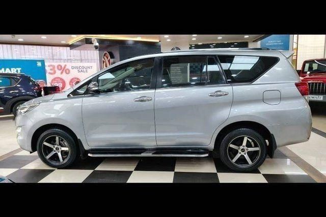 Toyota Innova Crysta 2.4 VX MT BSIV Second-hand 2017 Toyota Innova Crysta 2.4 VX MT BSIV for sale in Bangalore