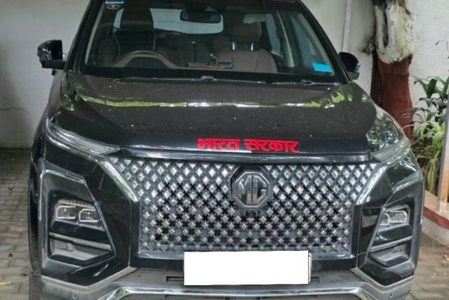 MG Hector Plus Savvy Pro CVT 7 Str 2023-2025 Second-hand 2024 MG Hector Plus Savvy Pro CVT 7 Str 2023-2025 for sale in Pune