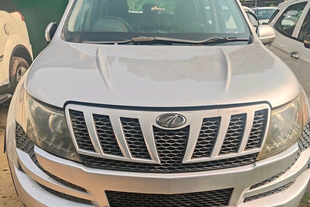 Second-hand 2013 Mahindra XUV500 W4 for sale in Ludhiana