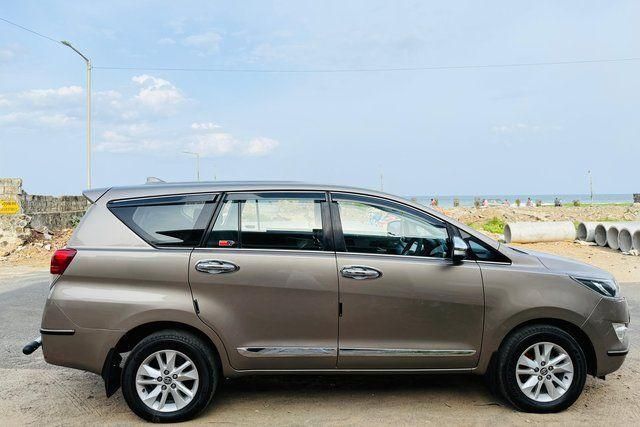 Toyota Innova Crysta 2.4 VX MT BSIV Second-hand 2017 Toyota Innova Crysta 2.4 VX MT BSIV for sale in Chennai