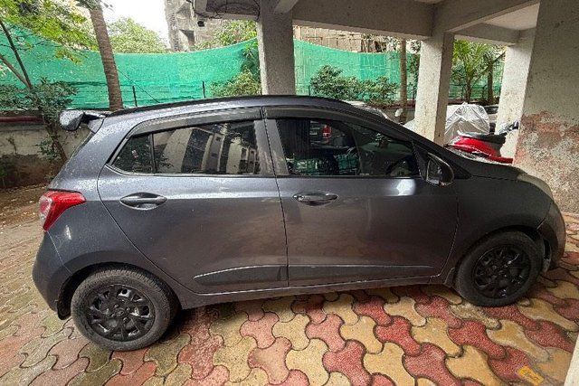 Hyundai Grand i10 1.2 CRDi Sportz Option Second-hand 2017 Hyundai Grand i10 1.2 CRDi Sportz Option for sale in Thane