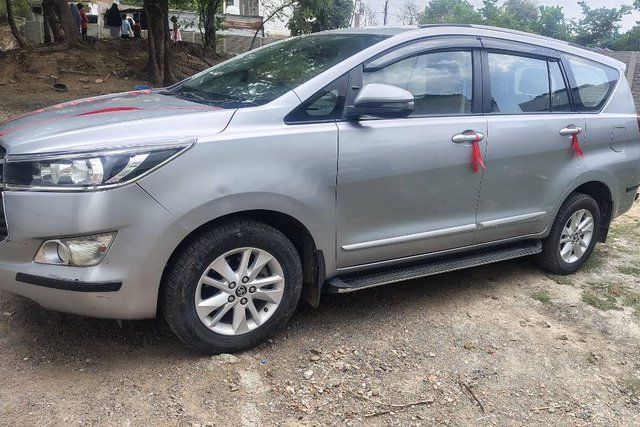 Second-hand 2018 Toyota Innova Crysta 2.4 जी MT 8S बीएस4 for sale in Shajapur