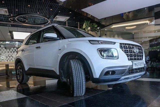 Second-hand 2019 Hyundai Venue SX Plus Turbo DCT BSIV for sale in Mumbai