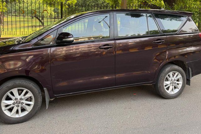 Toyota Innova Crysta 2.4 G MT BSIV Second-hand 2016 Toyota Innova Crysta 2.4 G MT BSIV for sale in New Delhi