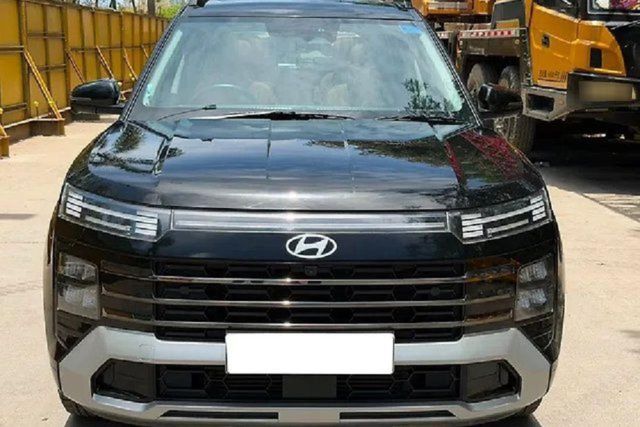 Second-hand 2024 Hyundai Alcazar Signature 6Str DCT for sale in Mumbai
