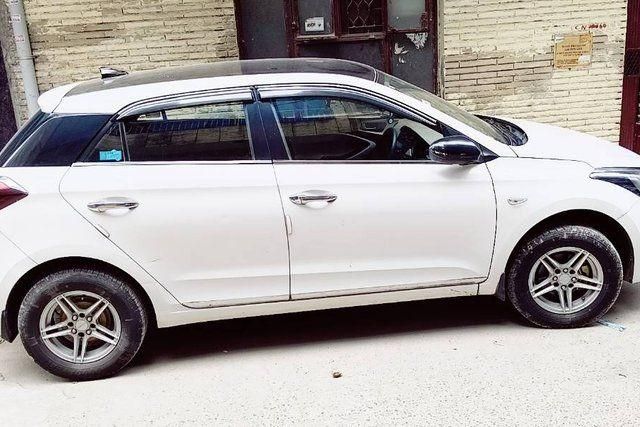 Second-hand 2017 Hyundai i20 Magna AT 1.4 for sale in New Delhi