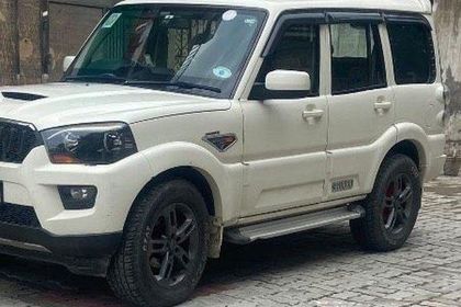 2017 Mahindra Scorpio S4 प्लस