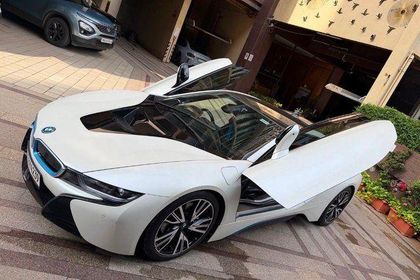 2015 BMW i8 हाइब्रिड