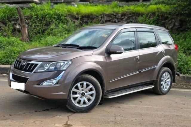 Mahindra XUV500 R W10 FWD Second-hand 2017 Mahindra XUV500 R W10 FWD for sale in Pune
