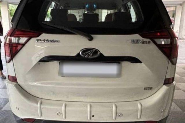 Mahindra XUV500 W7 BSIV Second-hand 2019 Mahindra XUV500 W7 BSIV for sale in Ahmedabad