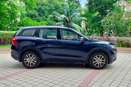 2023 महिंद्रा एक्सयूवी700 AX7L 7Str Diesel AT