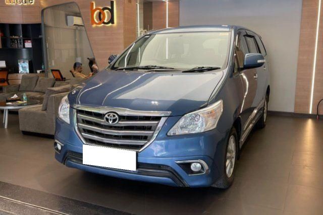 Toyota Innova 2.5 ZX Diesel 7 Seater BSIII Second-hand 2014 Toyota Innova 2.5 ZX Diesel 7 Seater BSIII for sale in Mumbai