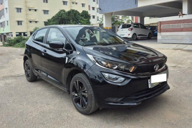 Second-hand 2022 Tata Altroz XZA Plus Dark Edition DCT BSVI for sale in Bangalore