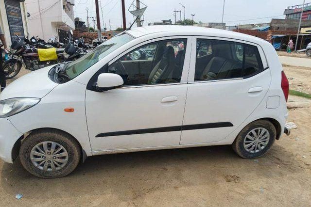 Hyundai i10 Sportz 1.1L LPG Second-hand 2015 Hyundai i10 Sportz 1.1L LPG for sale in Lakhimpur Kheri